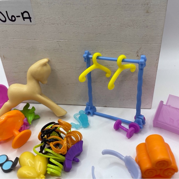 My Little Pony Lot Of Various MLP Playset Accessories Furniture - Picture 2 of 9
